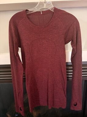 Lululemon swiftly tech Long sleeve crew. Color DERO(deep rouge). Size 4. Worn 1